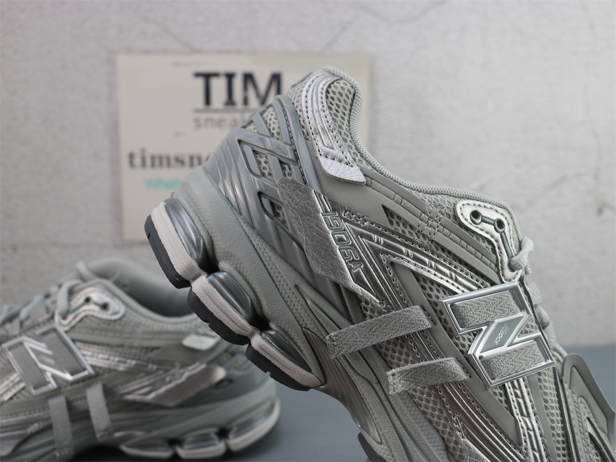 New Balance 1906A Concrete Silver Metallic M1906AG